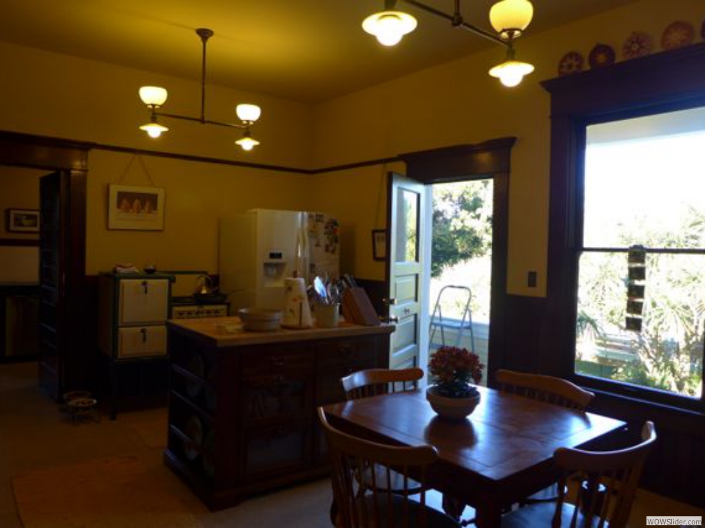 Home Tour 2014 - 1604 G - 08